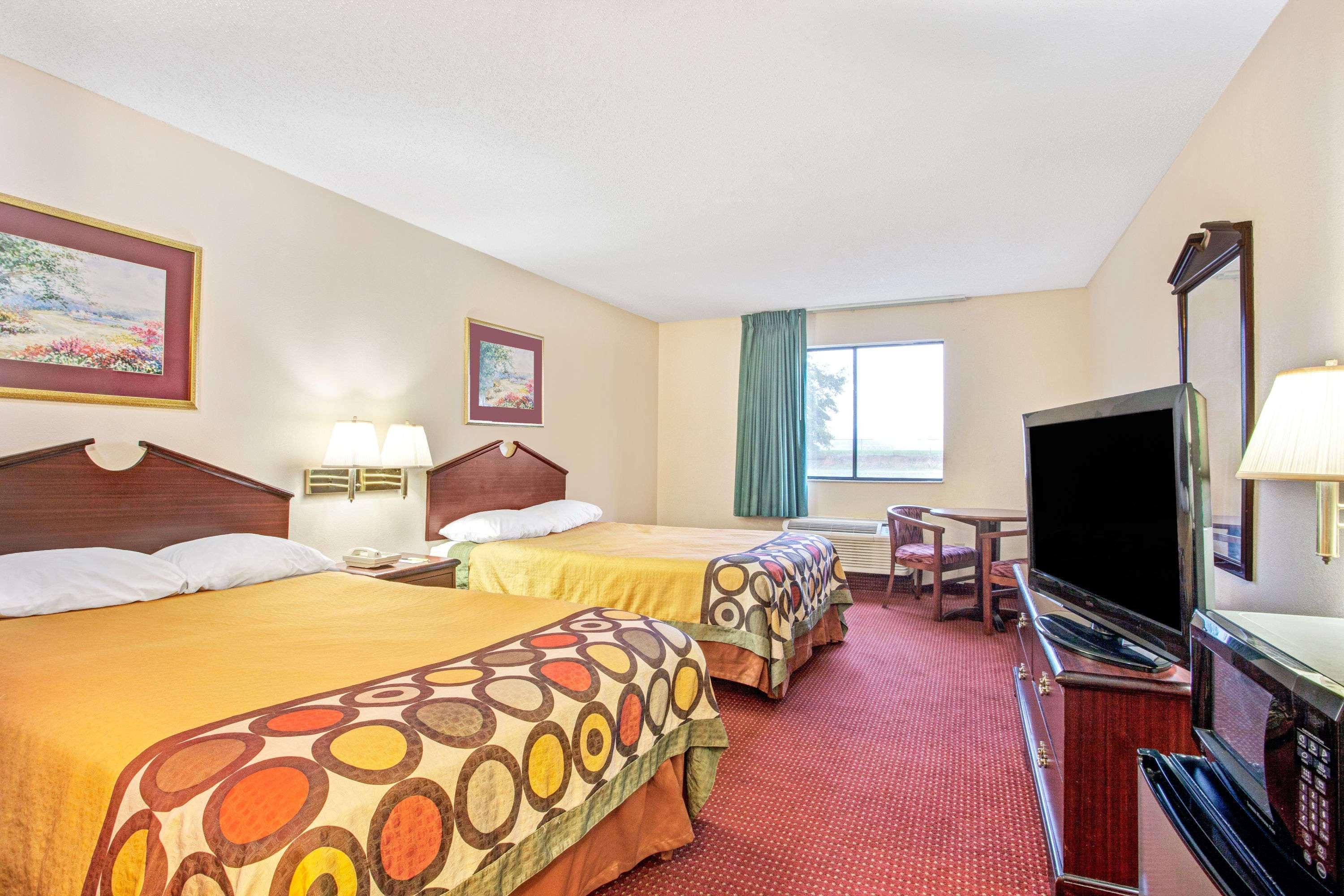 Hotel Super 8 By Wyndham Clinton Extérieur photo