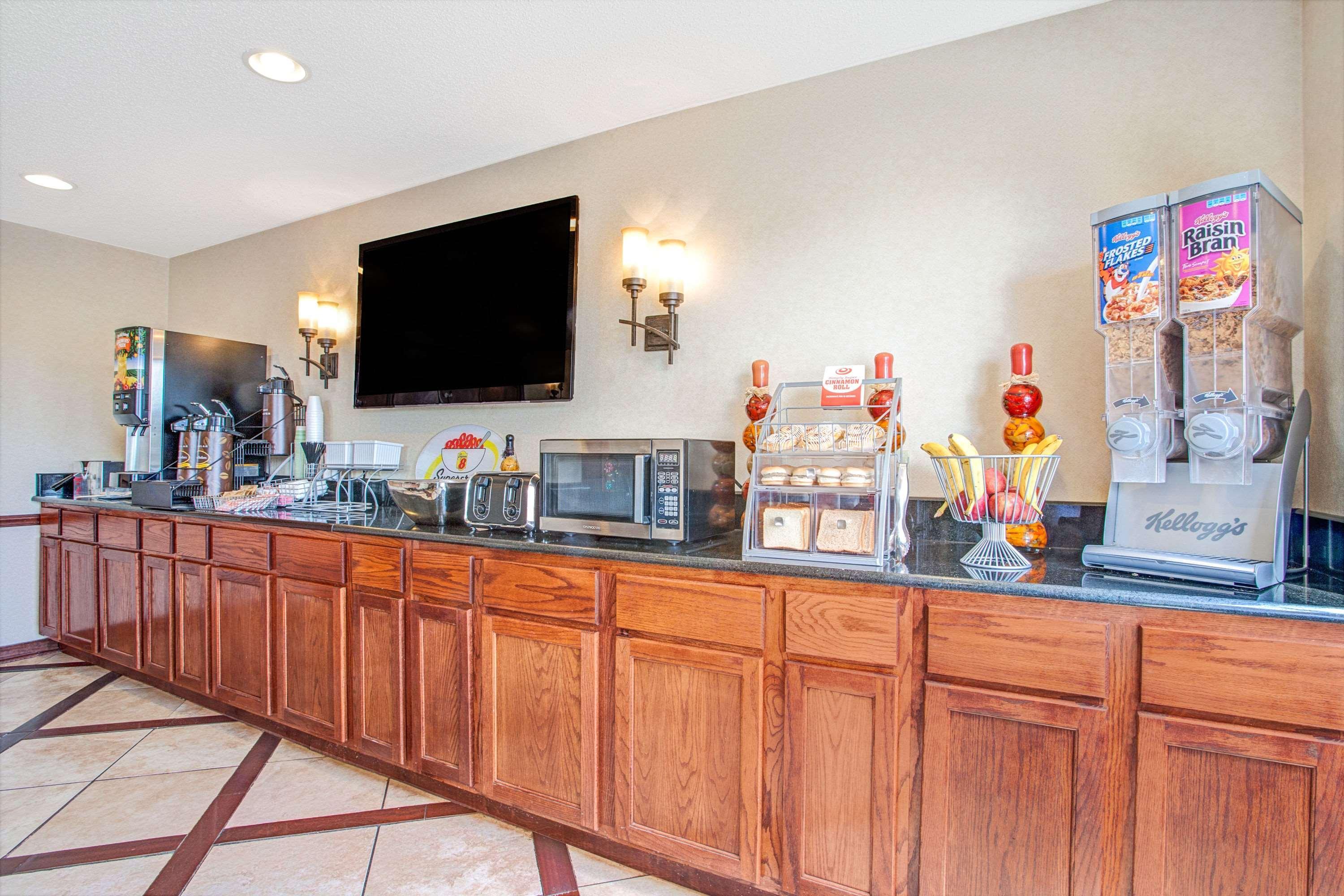 Hotel Super 8 By Wyndham Clinton Extérieur photo