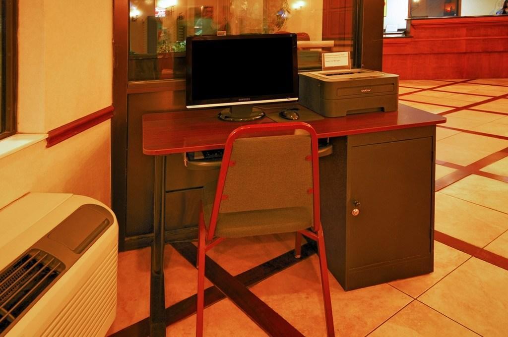 Hotel Super 8 By Wyndham Clinton Extérieur photo