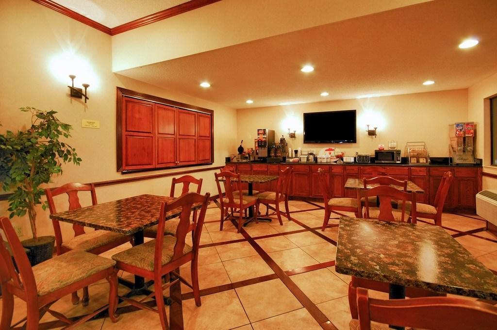 Hotel Super 8 By Wyndham Clinton Extérieur photo