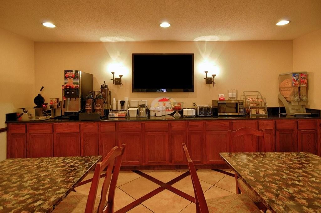 Hotel Super 8 By Wyndham Clinton Extérieur photo