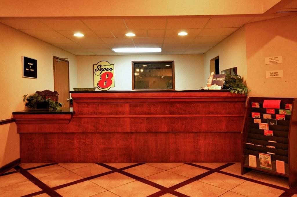 Hotel Super 8 By Wyndham Clinton Extérieur photo